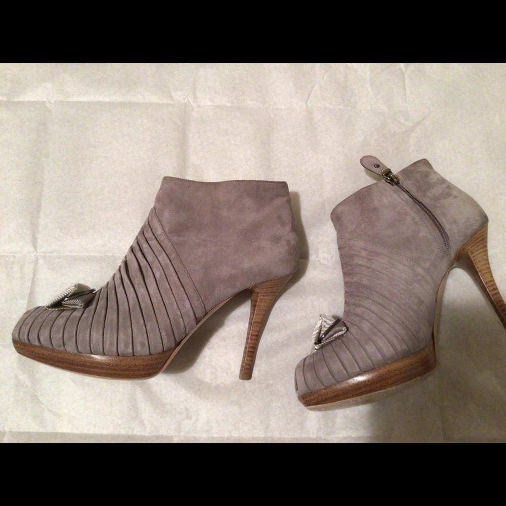 Small boots - Picture 4 of 5
